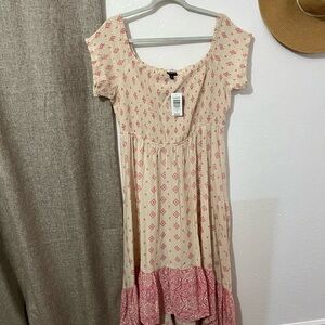 Torrid size 2 High-Low pink and cream floral dress